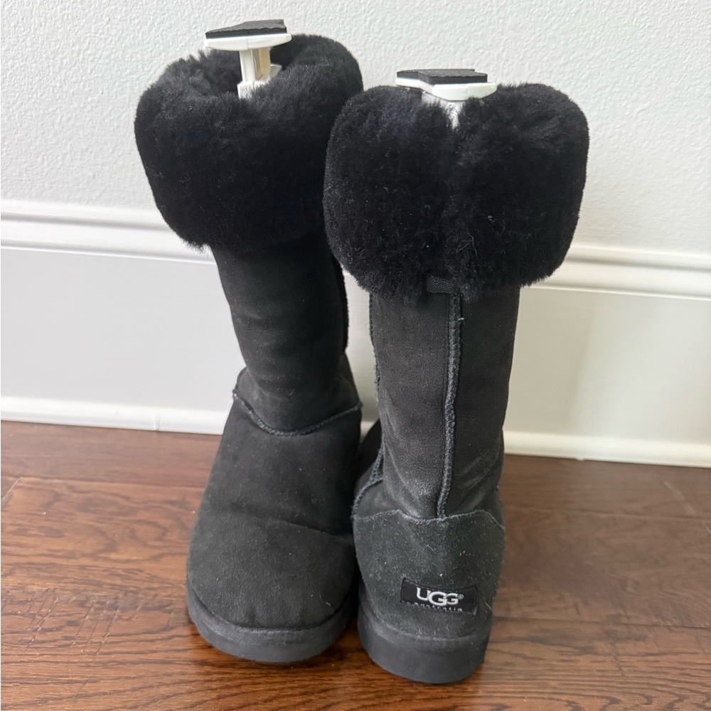 UGG Women’s Classic Tall Boot sz 9